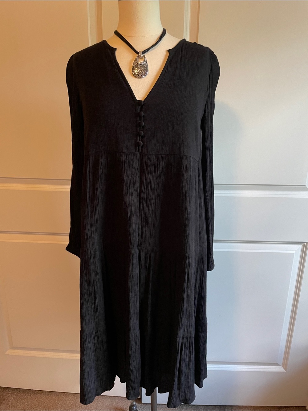 LOFT Black Long-Sleeve V-Neck Tiered Midi Dress Size SP